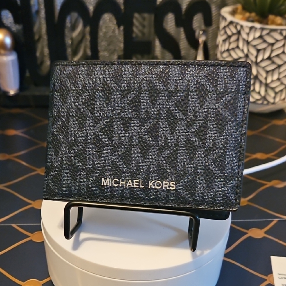 NWT - Micheal Kors Mens Signature Cooper Logo Wallet